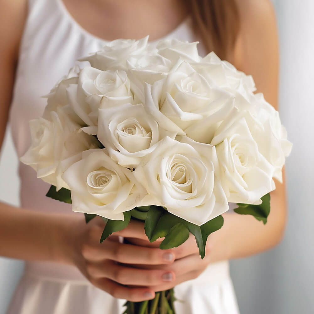 7 Country Roses - White/Off White - Realistic - Vase Decoration
